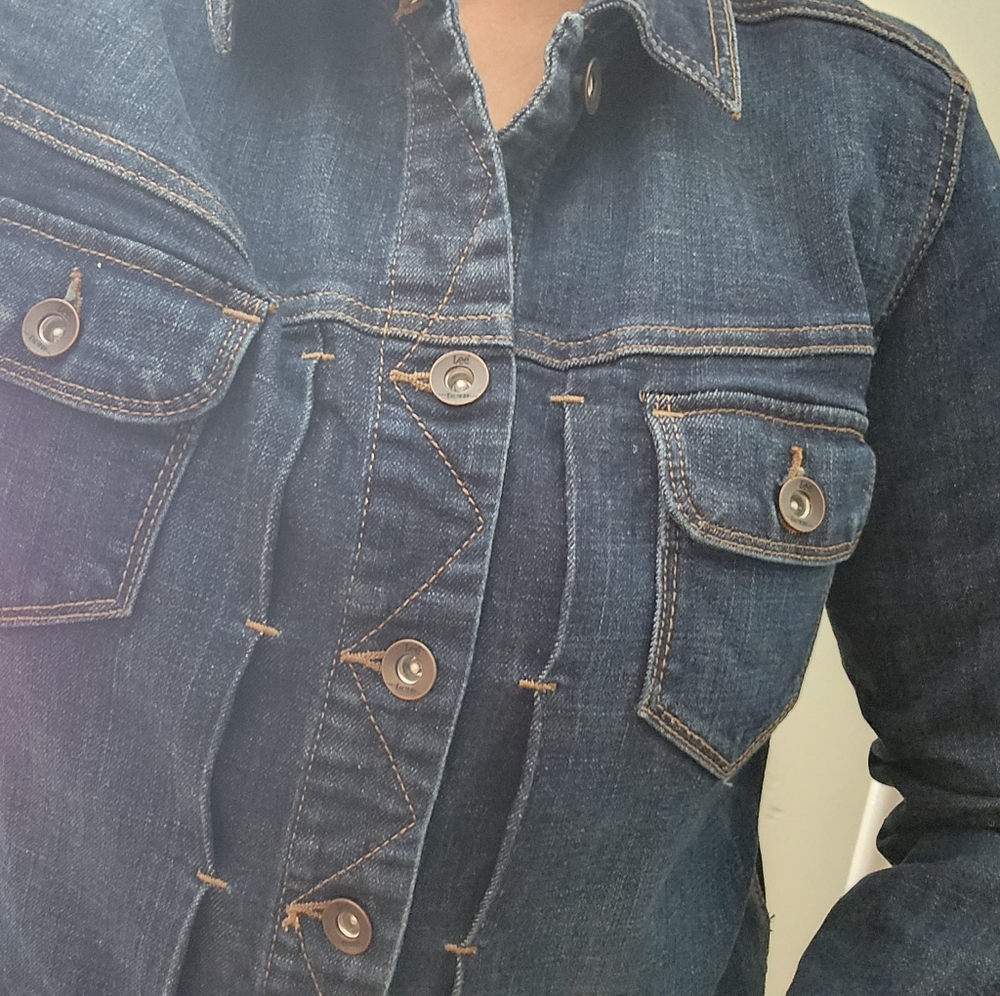 Nearly new Lee Modern Series jean jacket - Picture 1 of 4